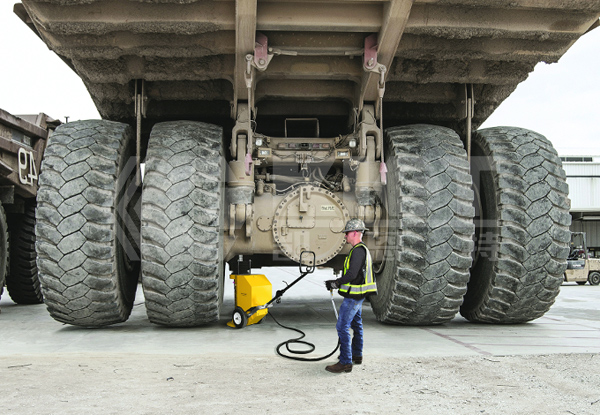 Mobile Hydraulic Lifting Jack for Lifting during Maintenance of Large Mining Trucks