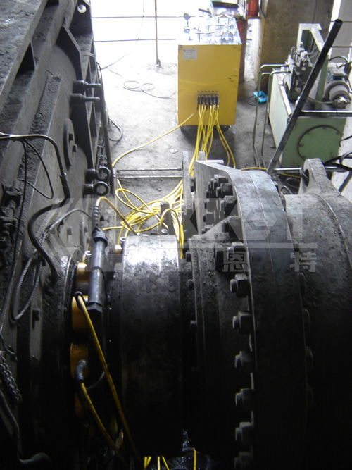 Hydraulic Jack-Up System（Synchronous Separation of Roller Press and Gearbox）