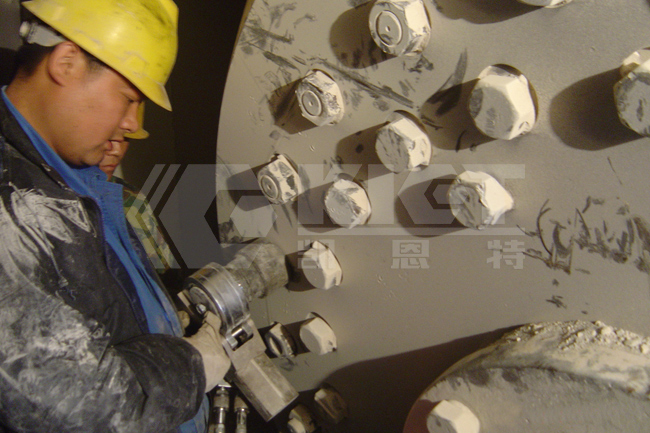 Hollow Hydraulic Torque Wrenches for Roller Nut Tightening in Cement Mills