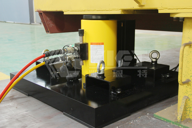 Multi-Stage Synchronized Lifting Cylinders