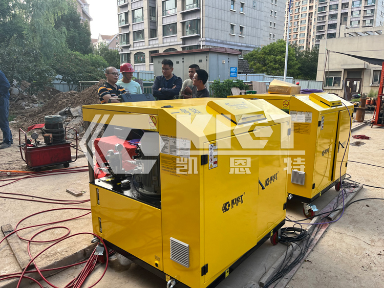Construction site of high-rise building lifting correction