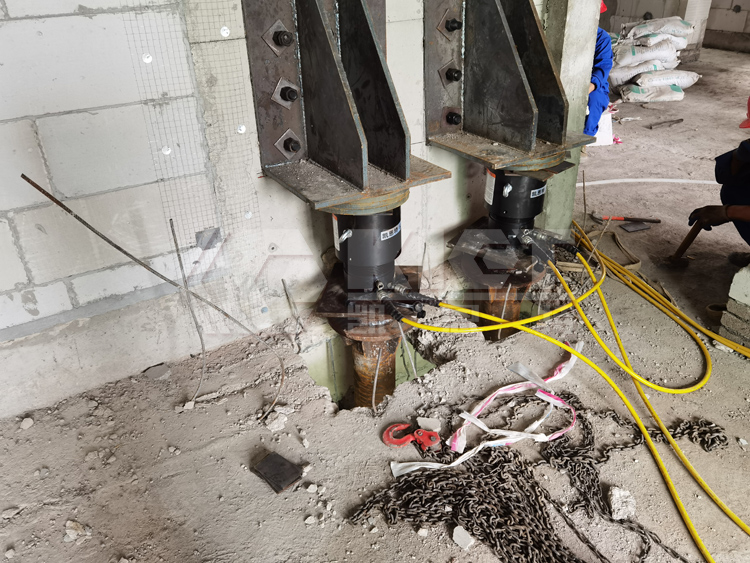 Construction site of high-rise building lifting correction