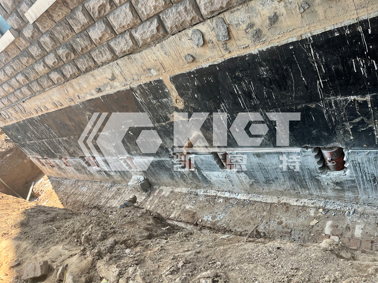Construction site of high-rise building lifting correction
