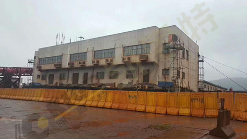 PLC multi-point hydraulic synchronous lifting system is used for substation house inclination correction project