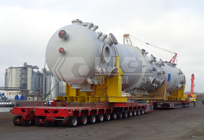 SPMT For Relocating And Positioning Large Petrochemical Pressure Vessels