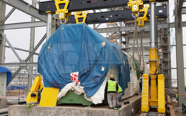 Hydraulic Gantry Crane For Lifting And Hoisting Large Equipment Such As Thermal Power Generators And Marine Diesel Engines