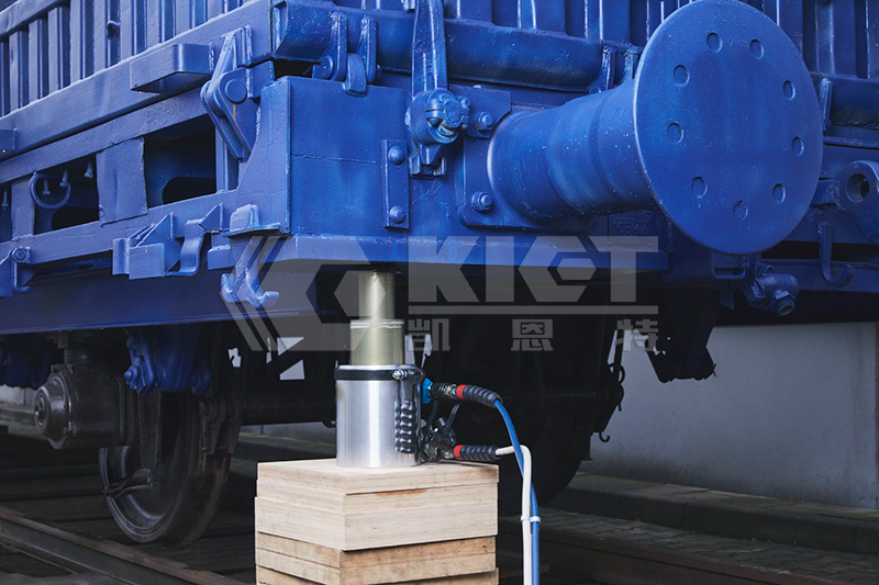 Double-Acting Aluminum Multi-Stage Hydraulic Jack For Re-Railing And Positioning Of Trains