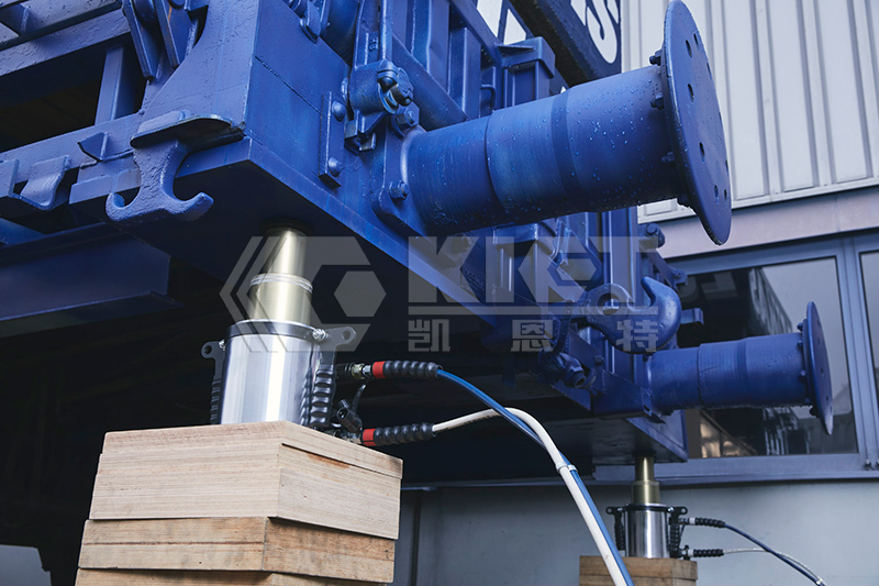 Double-Acting Aluminum Multi-Stage Hydraulic Jack For Re-Railing And Positioning Of Trains