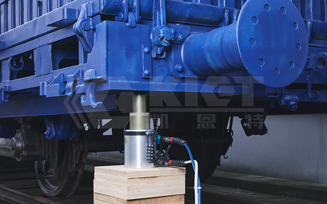 Double-Acting Aluminum Multi-Stage Hydraulic Jack For Re-Railing And Positioning Of Trains