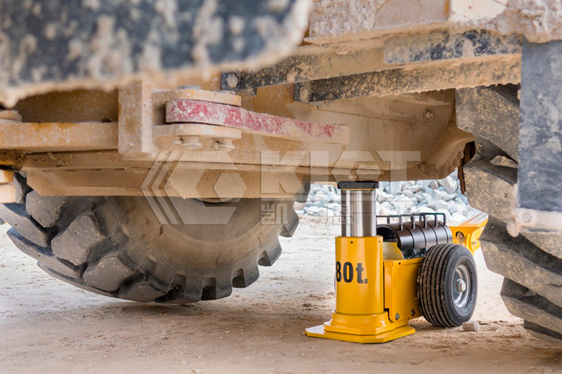 Mobile Hydraulic Lifting Jack For Maintenance Of Large Mining Trucks