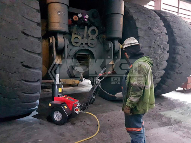 Mobile Hydraulic Lifting Jack For Maintenance Of Large Mining Trucks