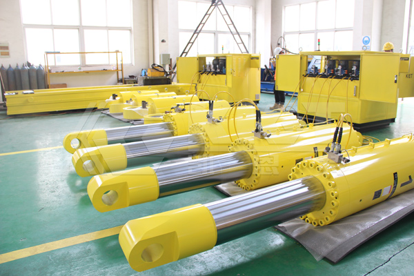 Factory test of hydraulic cylinders and synchronous control hydraulic system for this project