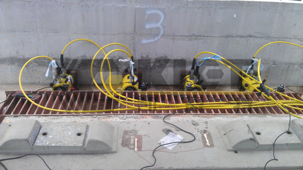Four 100-ton, 150mm Stroke, Double-Acting Hydraulic Jacks