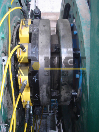 Low-Profile Hydraulic Cylinders for Synchronous Separation of Reducers and Roller Presses in Cement Plants