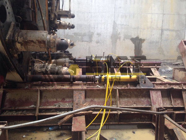 Double-Acting Hydraulic Cylinders for Synchronous Pushing of Shield Machines