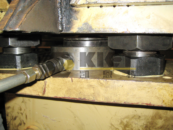 Ultra-High Pressure Low-Profile Hydraulic Jacks for Marine Engine Adjustment