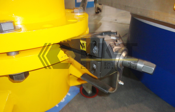 Mechanical Flange Spreader