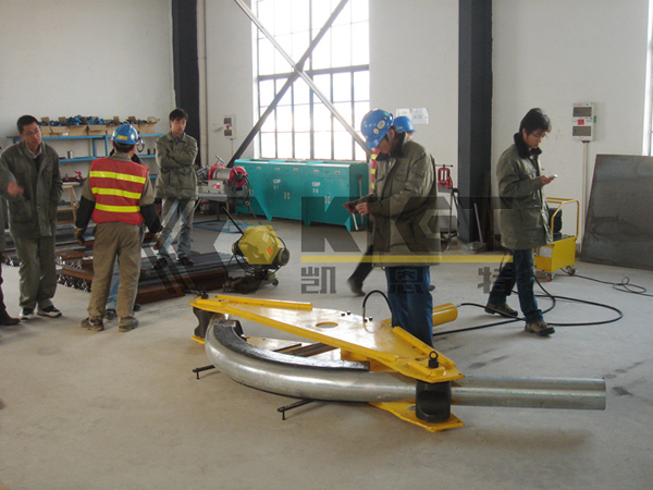 Hydraulic pipe benders used for petrochemical pipeline bending