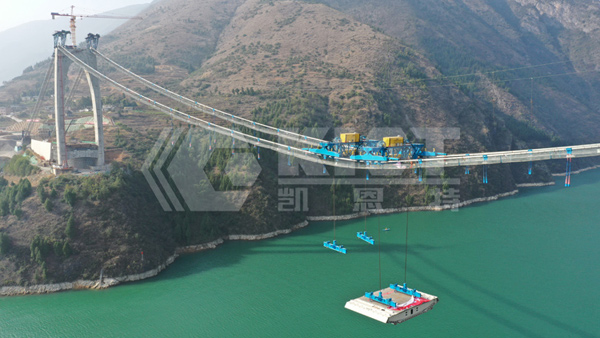 The hoisting process of the first girder using the synchronous lifting hydraulic system
