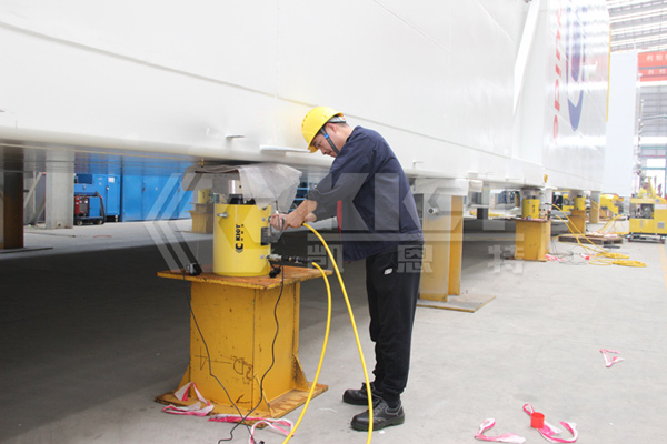 On-site Installation of Weighing Hydraulic Jacks