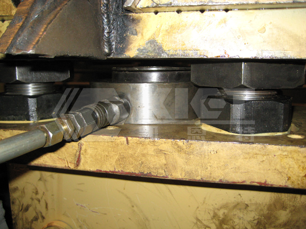 Ultra-Low Profile Hydraulic Cylinders  for Main Engine Alignment in Shipyards
