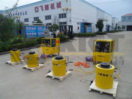 PLC Multi-point Synchronized Lifting System R&D success; implemented in Wuhan Yangtze River Bridge maintenance