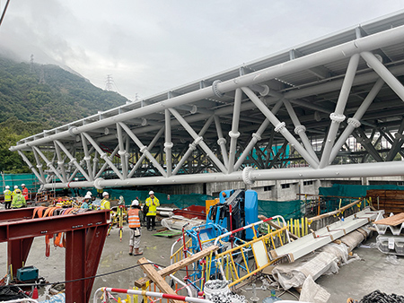 Synchronized Launching for Hong Kong swimming pool roof installation