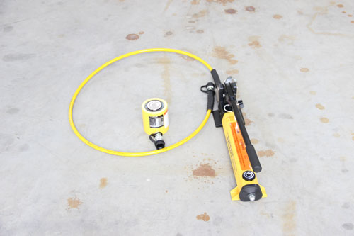 Operation video: Low-profile hydraulic jack with P392 hand pump operation demonstration