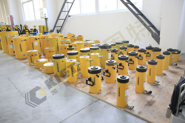 hydraulic jacks