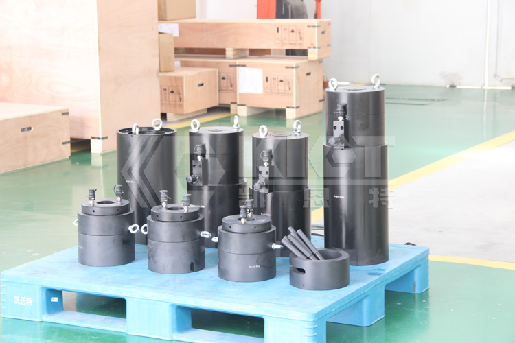Custom hydraulic bolt tensioner