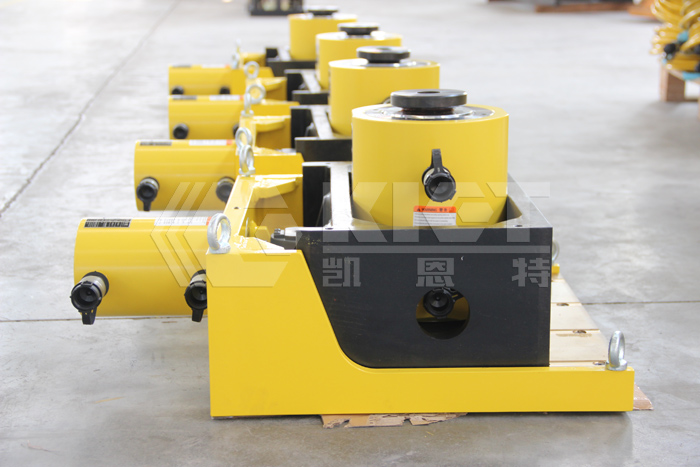 Intelligent three-way hydraulic jack