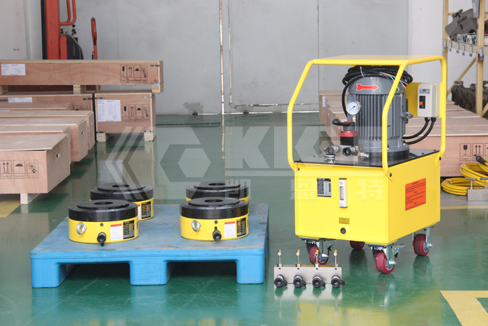 200T low height lock nut hydraulic cylinder is equipped with 5.5KW electric hydraulic pump (One drive four)