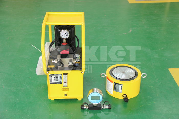250T low height hydraulic cylinder is equipped with 0.75KW electric hydraulic pump