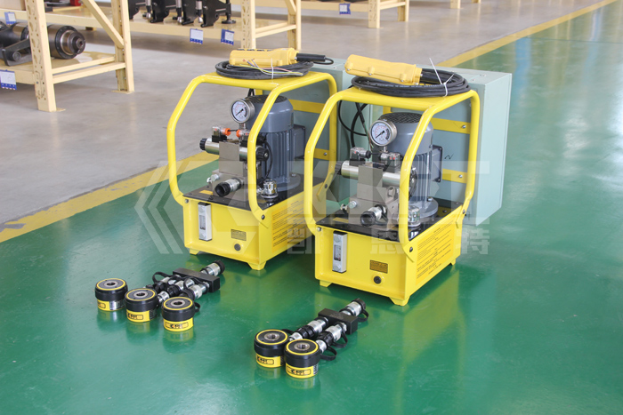 13T hollow plunger hydraulic cylinder is equipped with 0.75KW electric hydraulic pump (One drive three)