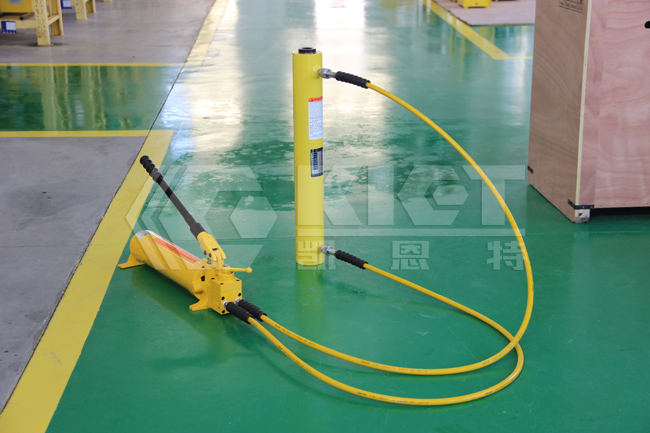 Supporting scheme of 5T hollow plunger hydraulic cylinder and hydraulic hand pump