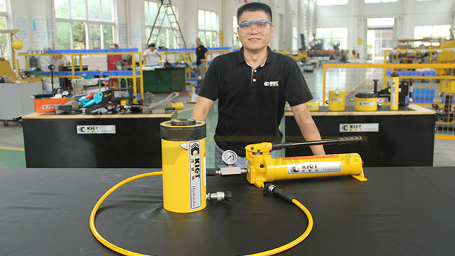 Single-Acting Hollow Hydraulic Jack and P80 Pump: Operation Video