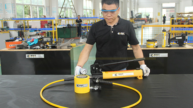 How to Use a Low-Profile Hydraulic Jack with the P392 Hand Pump: Step-by-Step Demo