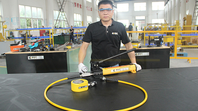 Going Thin: Ultra-Slim Hydraulic Jack & P392 Pump in Action