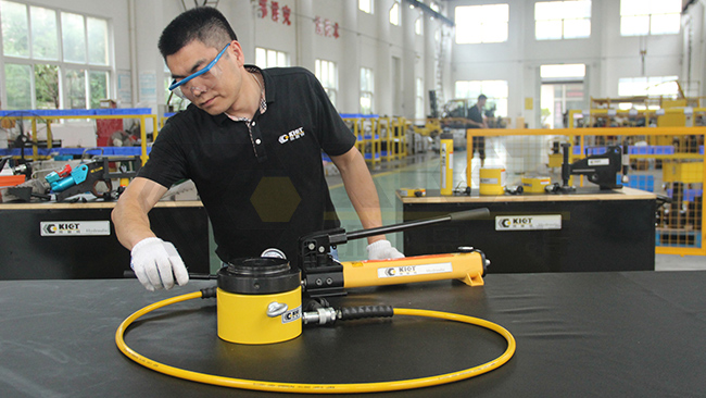 Low Profile Self-Locking Jack & P392 Pump Demo